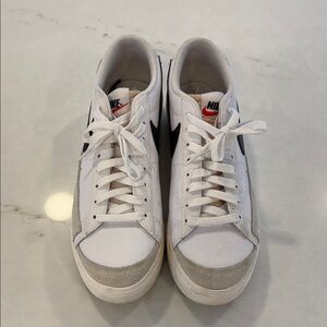 Nike Legacy Court Platform Sneakers